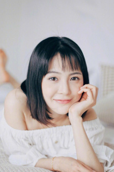 皇后掀起裙子扶着巨物坐下去